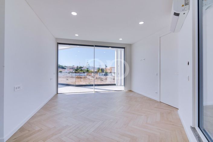 Image No.11-4 Bed House for sale