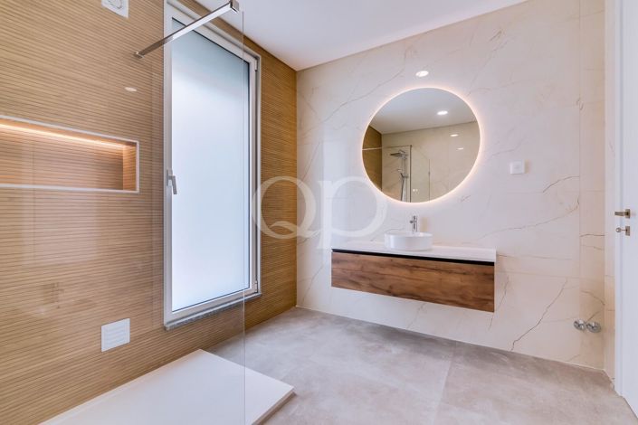 Image No.13-4 Bed House for sale