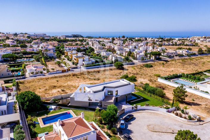 Image No.16-4 Bed House for sale