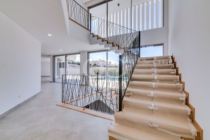 Image No.19-4 Bed House for sale