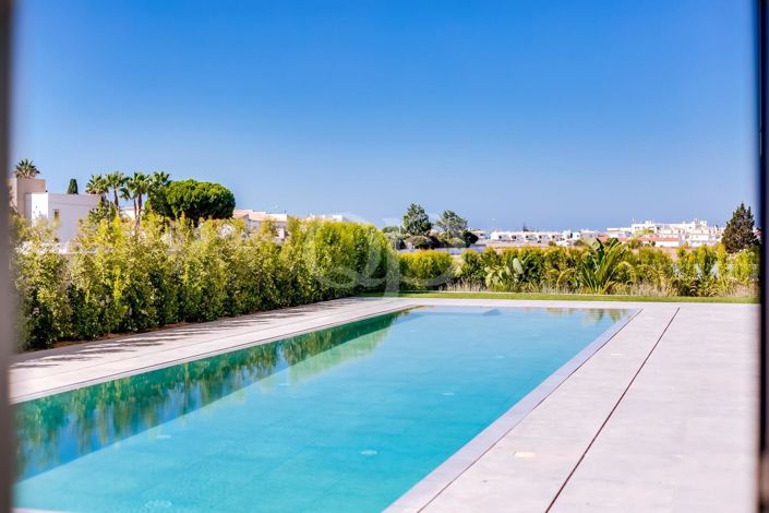 Image No.20-4 Bed House for sale