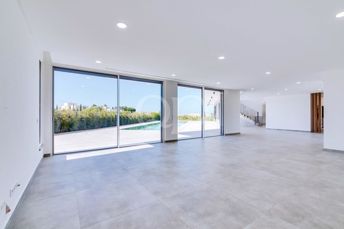 Image No.21-4 Bed House for sale