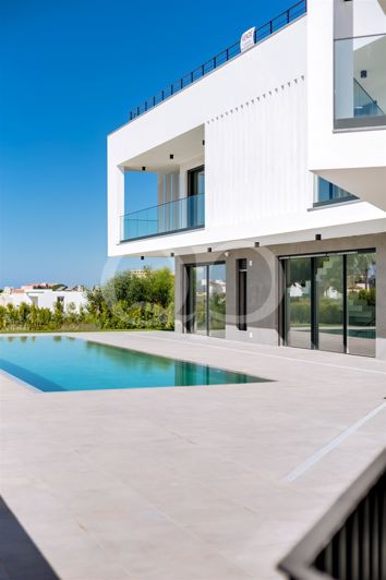 Image No.24-4 Bed House for sale