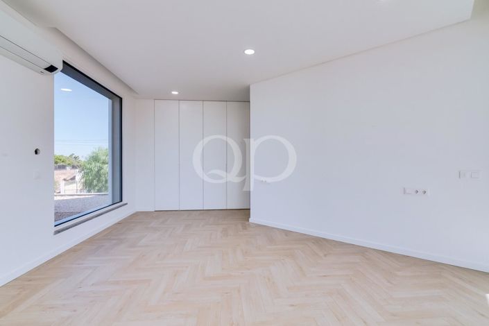 Image No.47-4 Bed House for sale