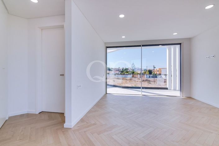 Image No.49-4 Bed House for sale