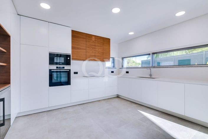 Image No.54-4 Bed House for sale