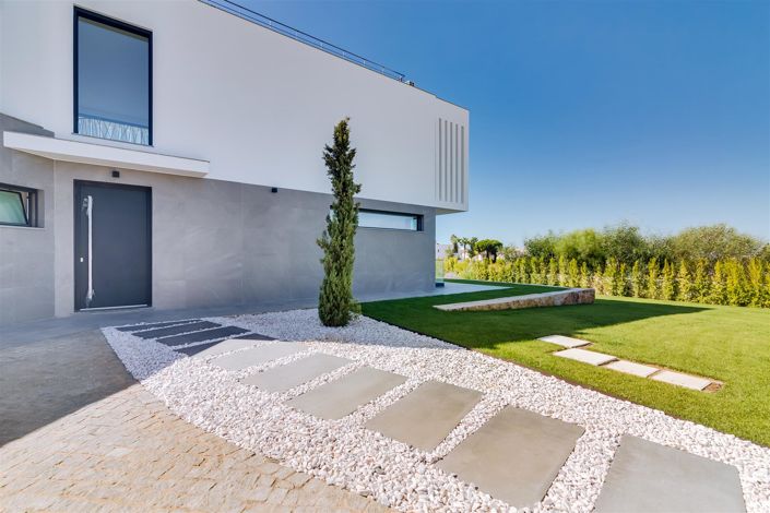 Image No.65-4 Bed House for sale