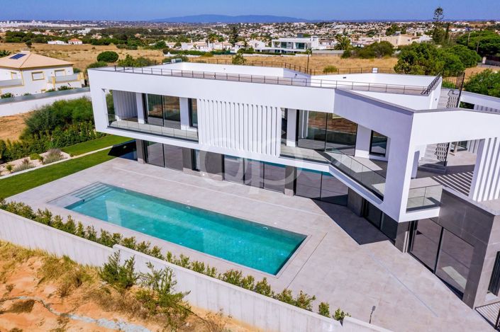 Image No.8-4 Bed House for sale