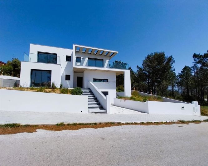 Image No.1-4 Bed House for sale