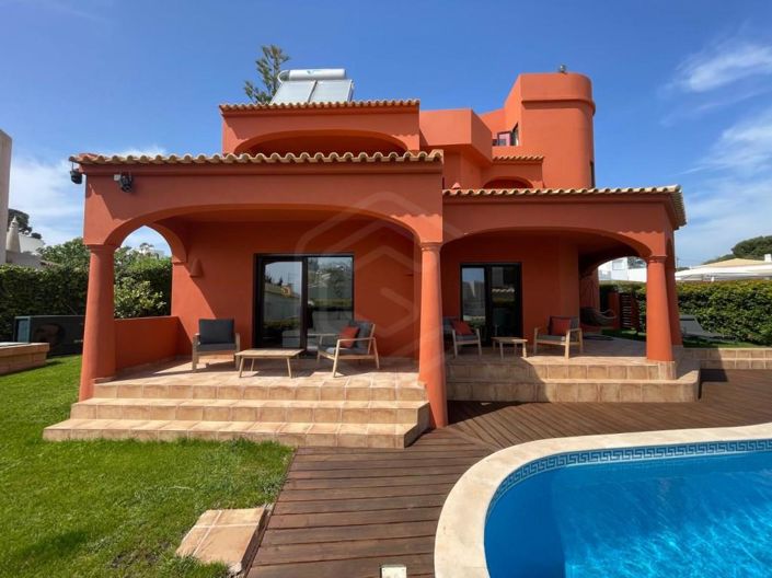Image No.1-4 Bed House for sale