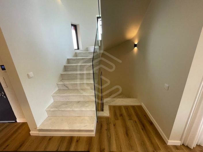 Image No.13-4 Bed House for sale