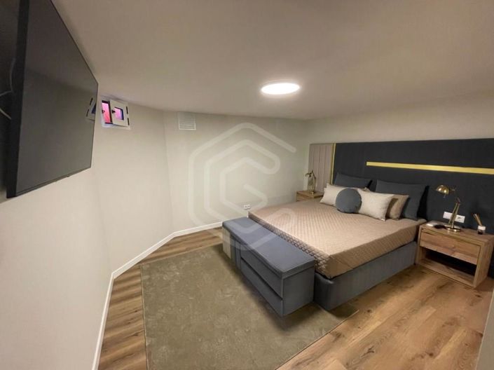 Image No.20-4 Bed House for sale