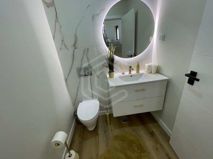 Image No.27-4 Bed House for sale