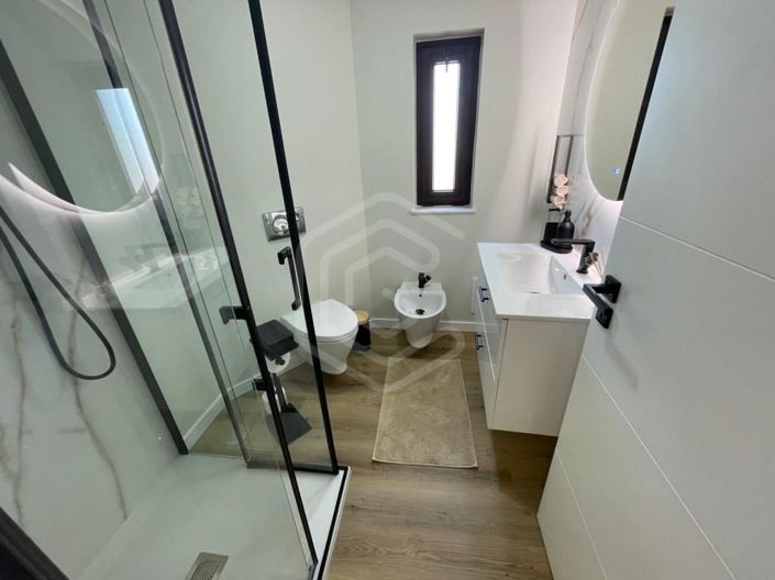 Image No.33-4 Bed House for sale