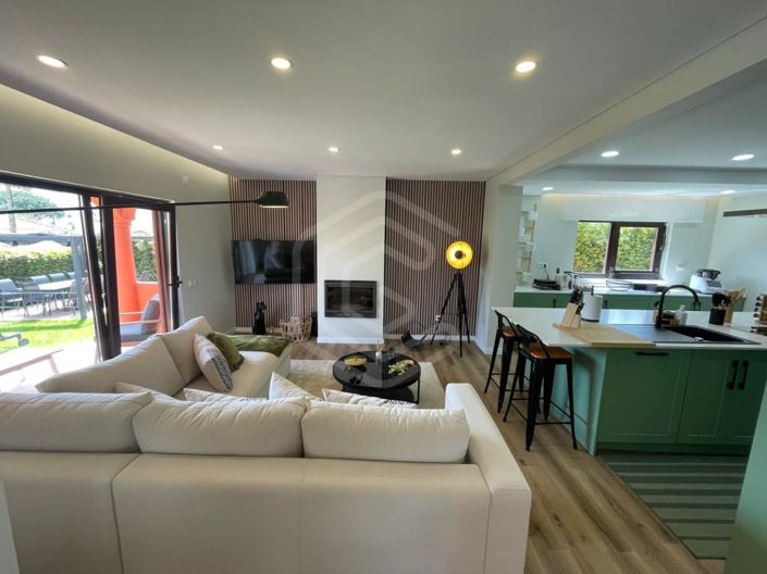 Image No.6-4 Bed House for sale