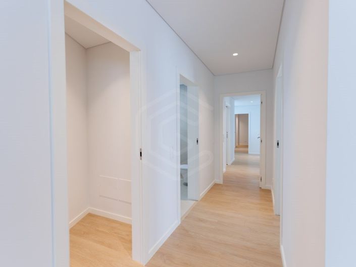 Image No.14-4 Bed Apartment for sale
