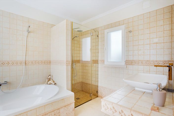 Image No.16-4 Bed House for sale