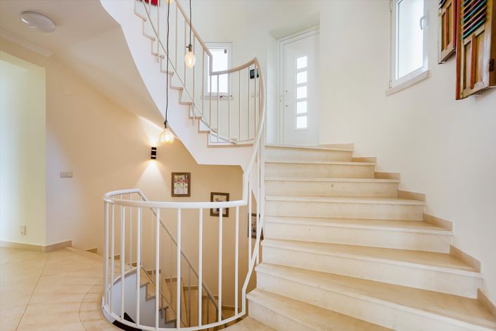 Image No.18-4 Bed House for sale