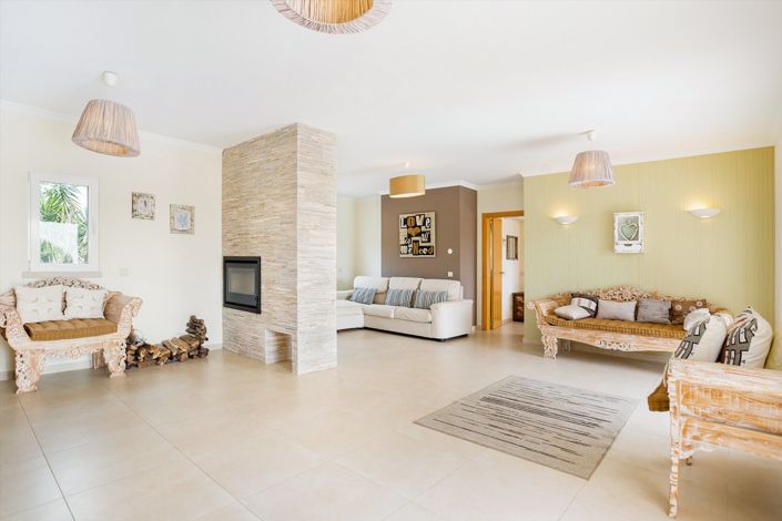Image No.21-4 Bed House for sale