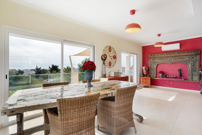 Image No.6-4 Bed House for sale