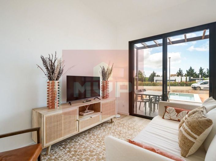 Image No.8-2 Bed House for sale