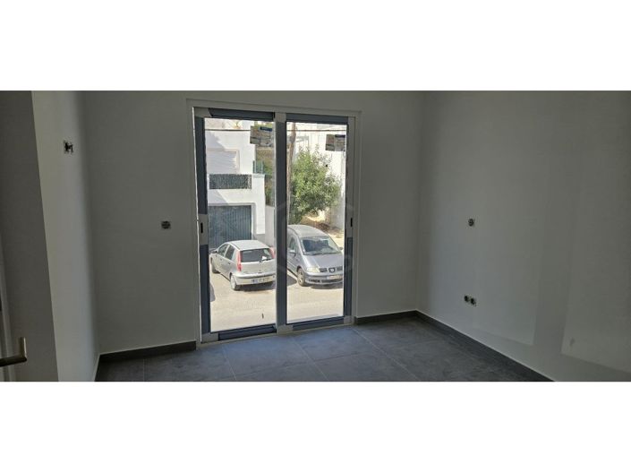 Image No.10-3 Bed House for sale