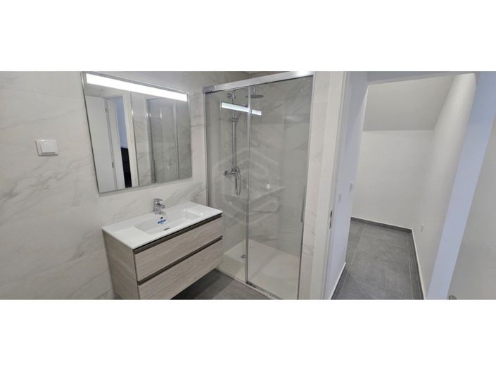 Image No.18-3 Bed House for sale