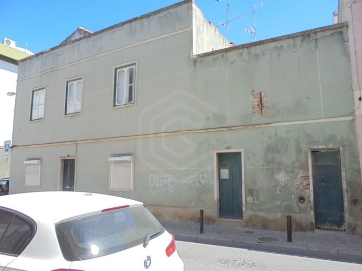 Image No.18-8 Bed House for sale