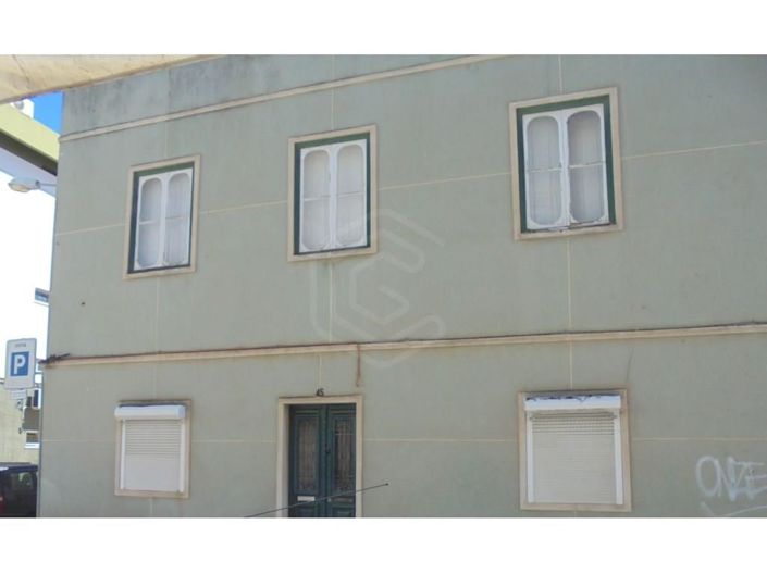 Image No.5-8 Bed House for sale