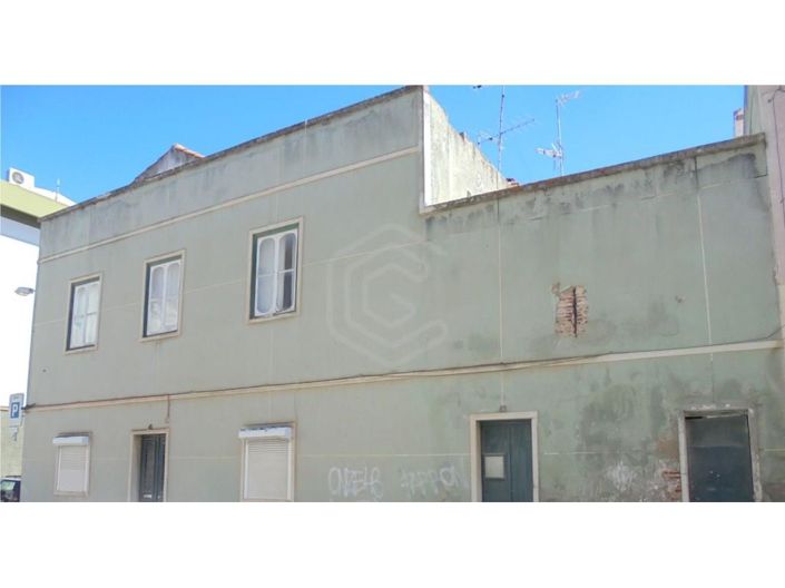 Image No.8-8 Bed House for sale