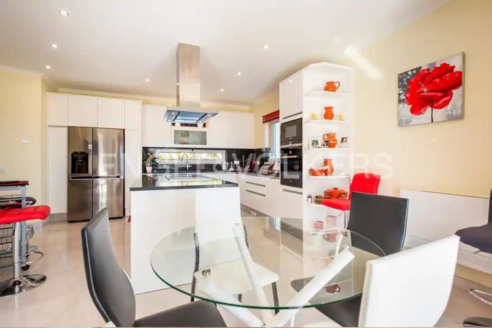 Image No.12-4 Bed House for sale