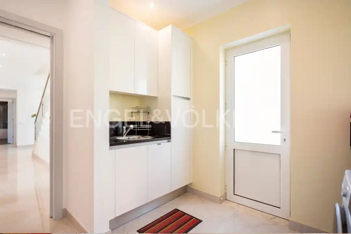 Image No.15-4 Bed House for sale