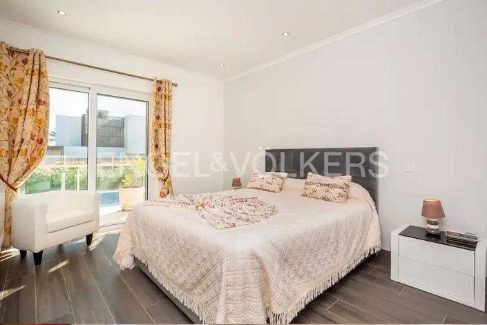 Image No.18-4 Bed House for sale