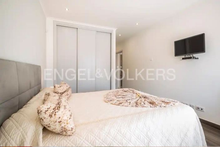 Image No.19-4 Bed House for sale