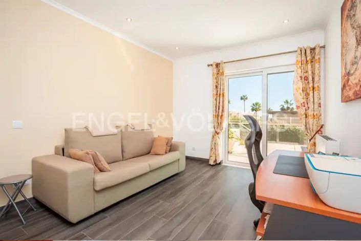 Image No.21-4 Bed House for sale