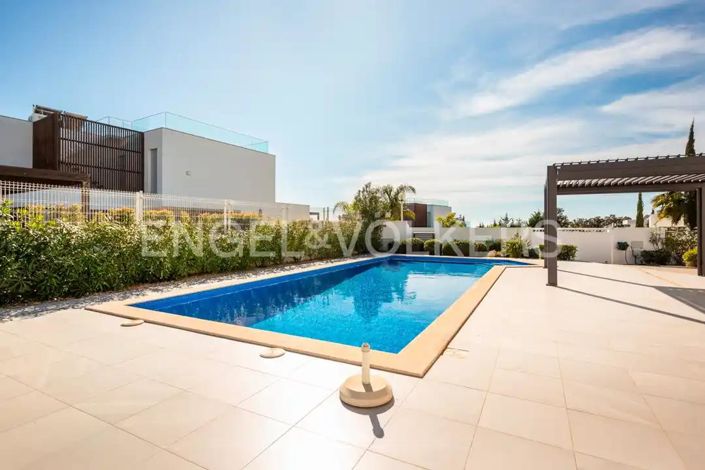 Image No.43-4 Bed House for sale