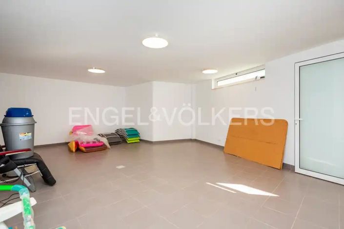 Image No.46-4 Bed House for sale