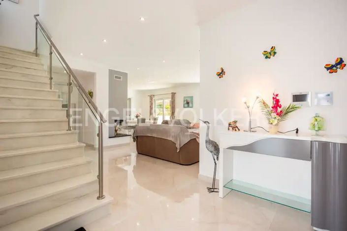 Image No.6-4 Bed House for sale