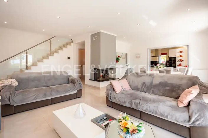 Image No.8-4 Bed House for sale