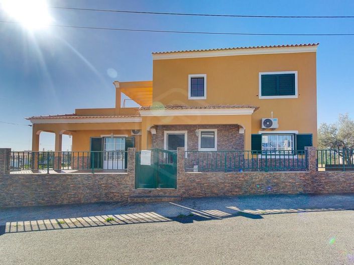 Image No.1-3 Bed House for sale