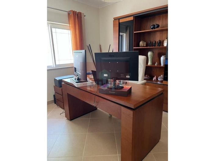 Image No.24-4 Bed House for sale