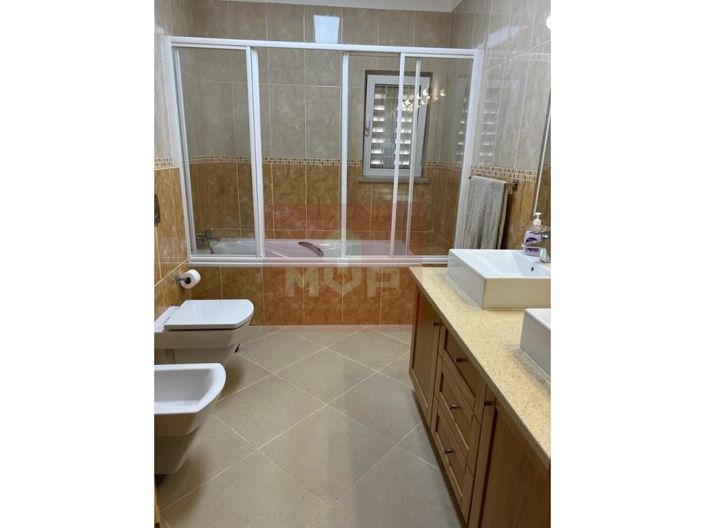 Image No.27-4 Bed House for sale