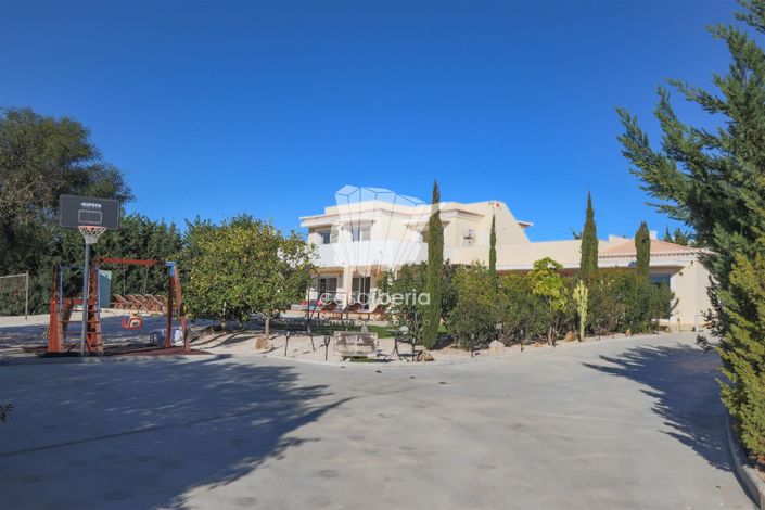Image No.16-6 Bed House for sale