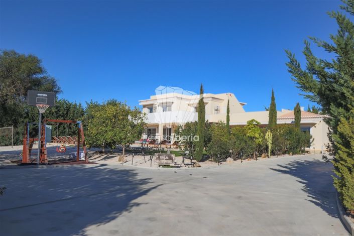 Image No.16-6 Bed House for sale