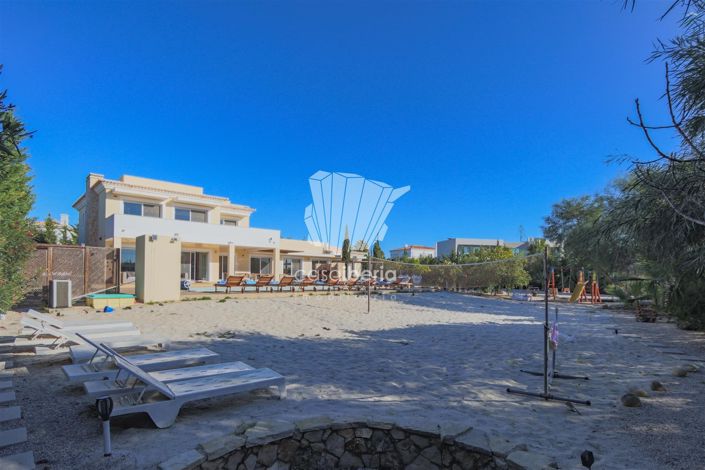 Image No.18-6 Bed House for sale