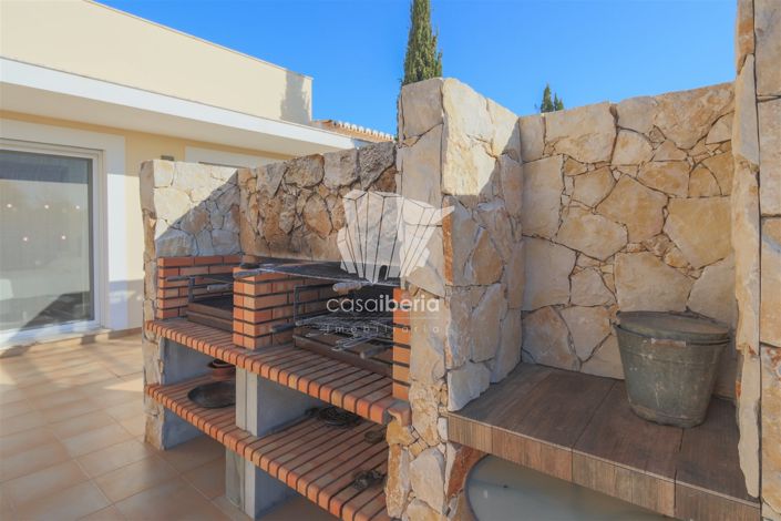 Image No.25-6 Bed House for sale