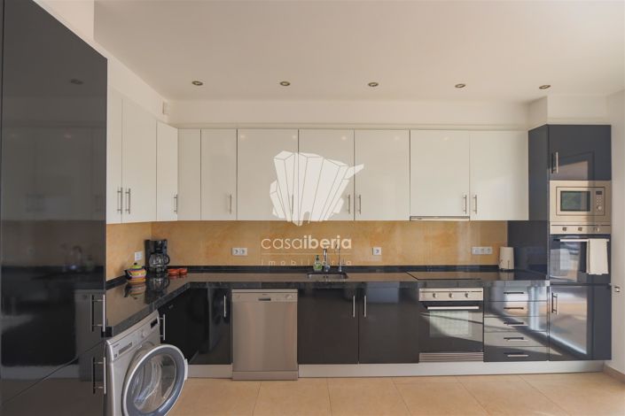 Image No.35-6 Bed House for sale