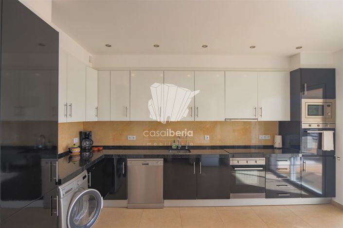 Image No.36-6 Bed House for sale