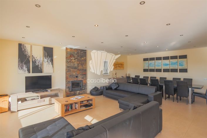Image No.46-6 Bed House for sale