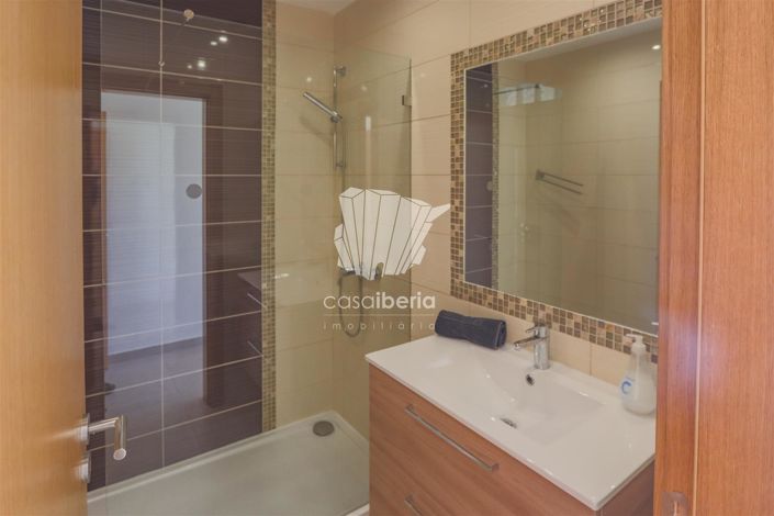 Image No.50-6 Bed House for sale